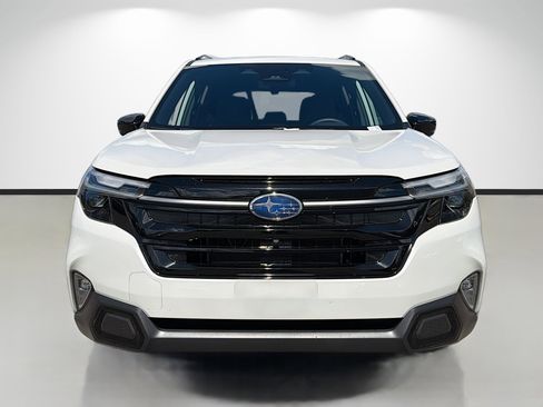 Used 2025 Subaru Forester Touring image 8