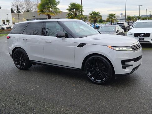 Used 2025 Land Rover Range Rover Sport SE image 8
