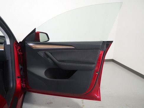 Used 2024 Tesla Model Y Long Range AWD/4WD image 55