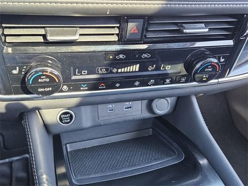 Used 2023 Nissan Rogue SL w/ SL Premium Package image 24