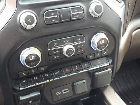 Used 2019 GMC Sierra 1500 SLT w/ SLT Premium Plus Package AWD/4WD image 38
