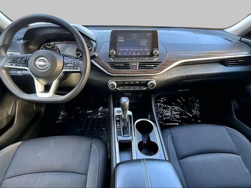Used 2024 Nissan Altima 2.5 SV FWD image 15
