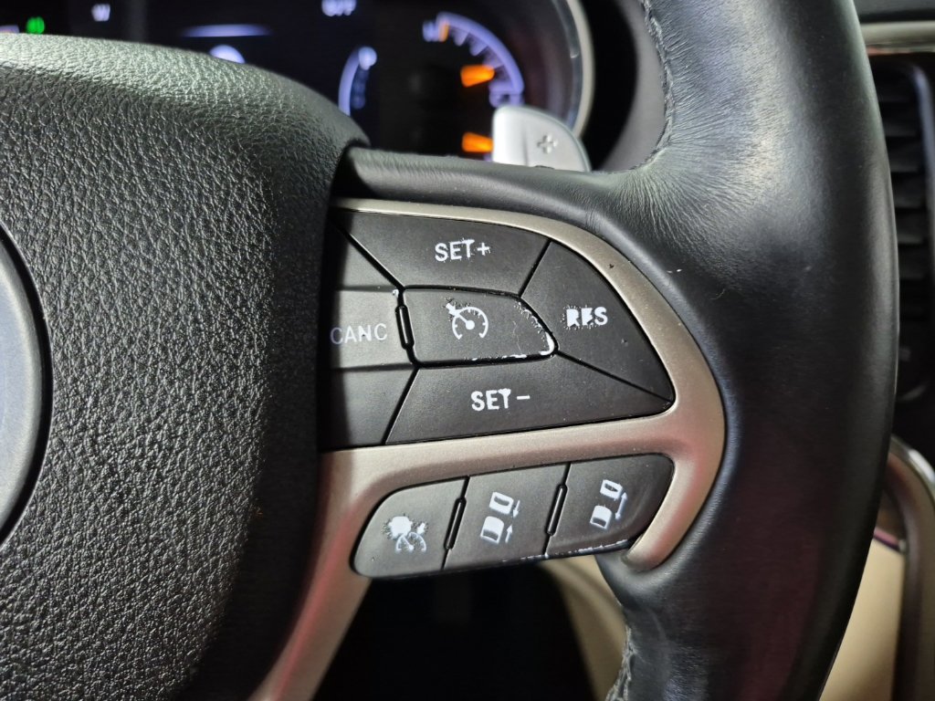Used 2017 Jeep Grand Cherokee Limited w/ Luxury Group II AWD/4WD image 12