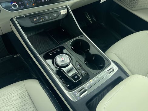 Certified 2025 Kia Carnival SX Prestige FWD image 23