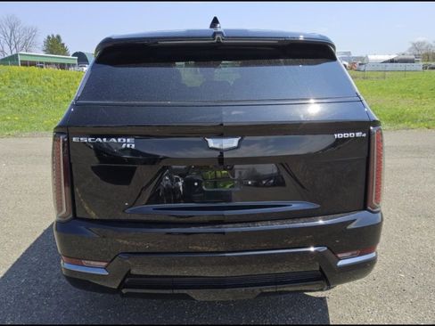 Used 2025 Cadillac Escalade IQ Sport 2 AWD/4WD image 7