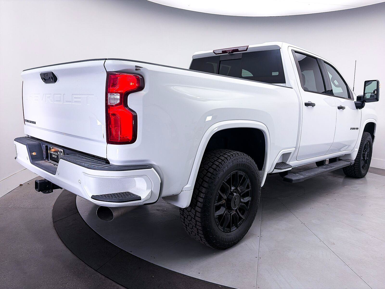 Used 2022 Chevrolet Silverado 2500 High Country w/ Z71 Off-Road Package AWD/4WD image 17
