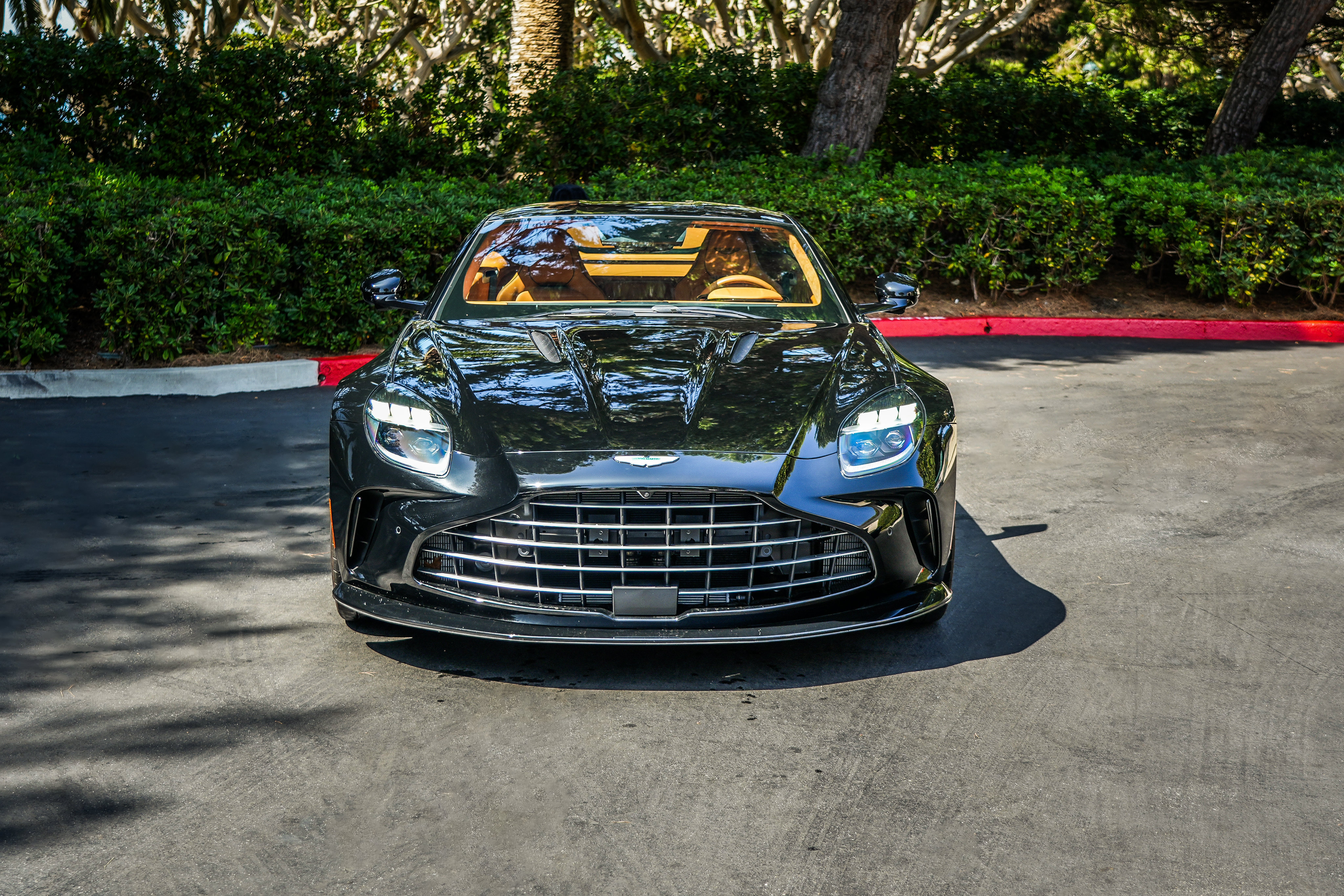 Used 2025 Aston Martin V8 Vantage Coupe RWD image 8