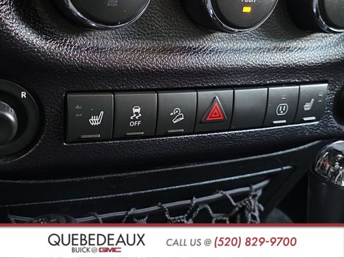 Used 2017 Jeep Wrangler Rubicon AWD/4WD image 21