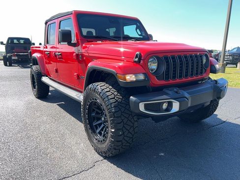 Used 2024 Jeep Gladiator Sport image 3