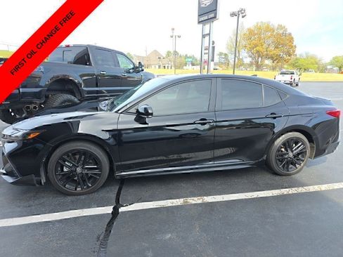 Used 2025 Toyota Camry SE w/ Convenience Package FWD image 3