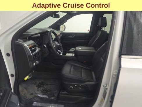 Used 2025 GMC Yukon XL Denali w/ Sun & Power Step Package image 10