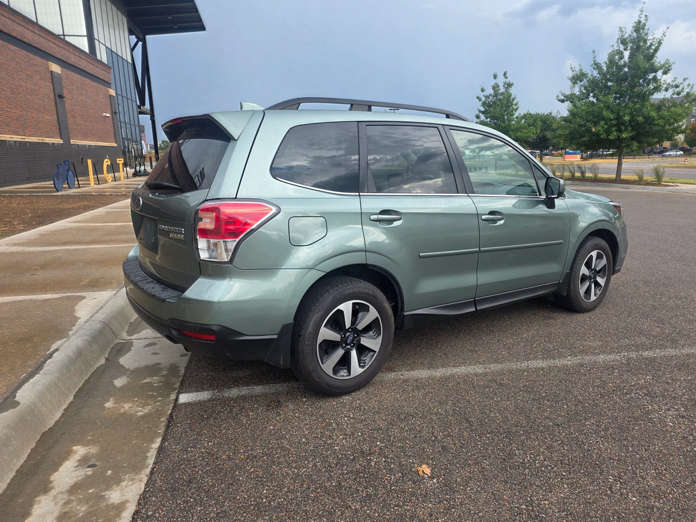 Used 2017 Subaru Forester 2.5i Limited AWD/4WD image 7