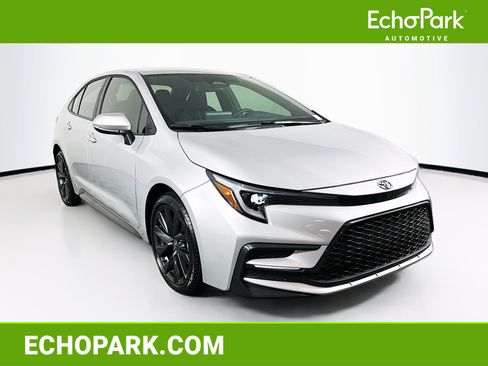 Used 2026 Toyota Corolla SE FWD image 1