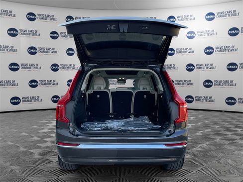 Certified 2023 Volvo XC90 B6 Ultimate w/ Lounge Package image 11