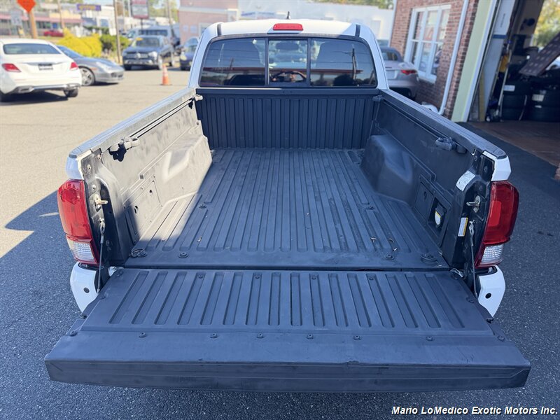 Used 2016 Toyota Tacoma TRD Sport AWD/4WD image 15