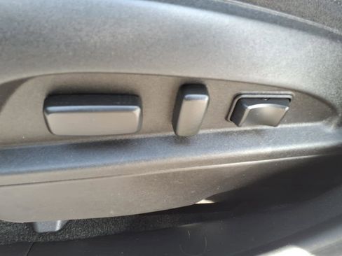 Used 2017 Chevrolet Equinox LT w/ Convenience Package image 12