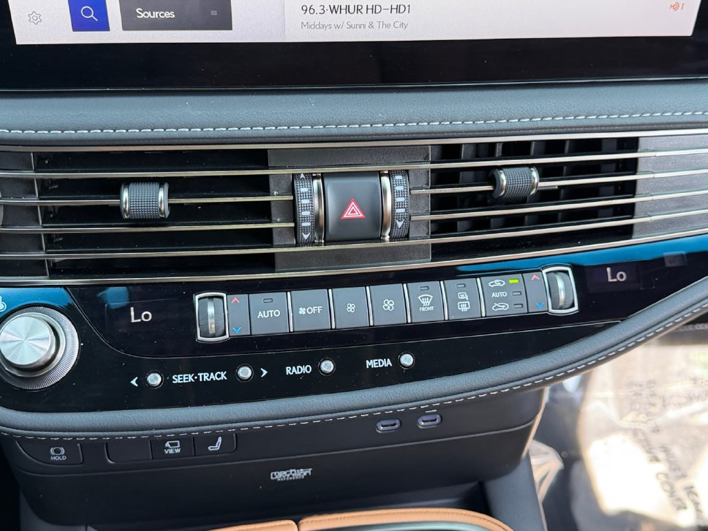Used 2023 Lexus LS 500 AWD w/ Luxury Package image 23