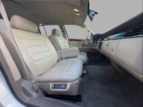 Used 1994 Cadillac De Ville Concours FWD image 36