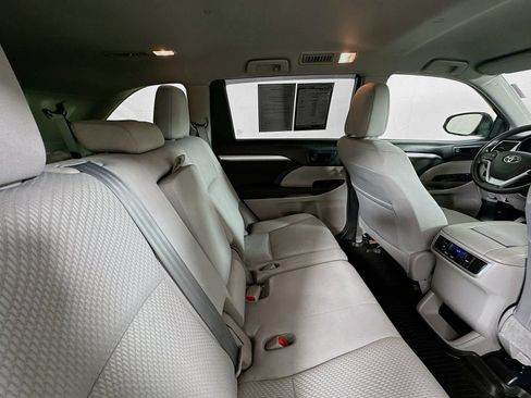 Used 2017 Toyota Highlander LE FWD image 27