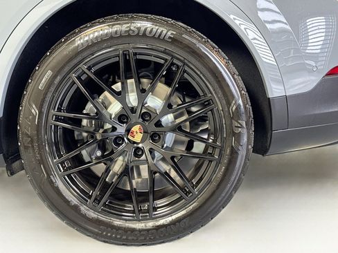 Certified 2025 Porsche Cayenne Coupe image 23