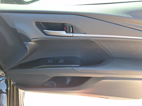 Used 2025 Toyota Camry SE w/ Convenience Package image 34