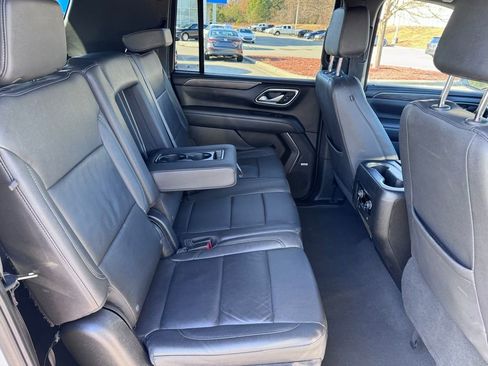 Used 2023 Chevrolet Suburban LT image 32