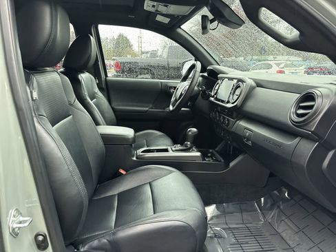 Used 2023 Toyota Tacoma TRD Sport w/ TRD Premium Sport Package image 5