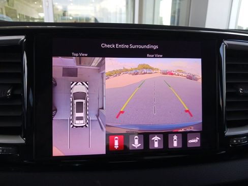 Used 2022 Chrysler Pacifica Touring-L w/ Uconnect Theater Family Group FWD image 21