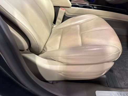 Used 2021 Lincoln Corsair Reserve w/ Elements Package FWD image 18