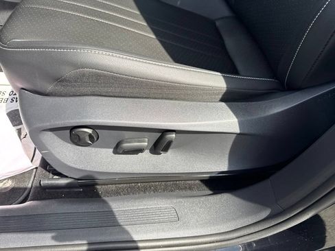 Used 2023 Volkswagen Tiguan SE w/ Panoramic Sunroof Package FWD image 14