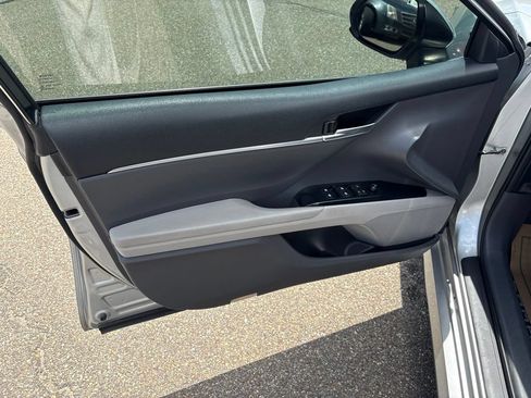 Used 2018 Toyota Camry LE FWD image 12