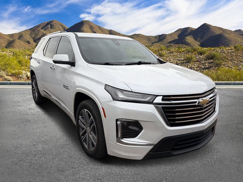 Used 2023 Chevrolet Traverse High Country FWD image 3