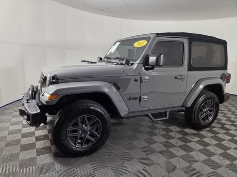 Certified 2021 Jeep Wrangler Willys image 9