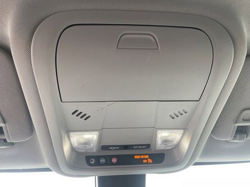 Used 2022 GMC Terrain SLE image 19