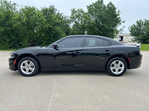 Used 2019 Dodge Charger SXT w/ Leather Interior Group RWD image 9