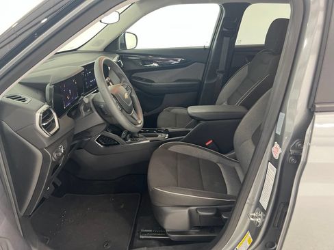 Used 2025 Chevrolet TrailBlazer LT AWD/4WD image 18