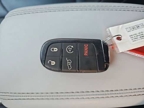 Certified 2023 Jeep Compass Limited image 33