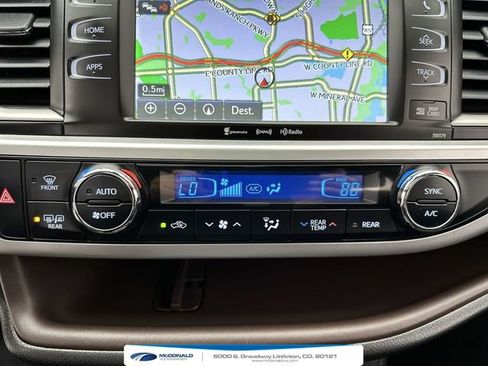 Used 2017 Toyota Highlander XLE AWD/4WD image 19
