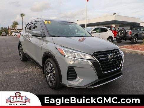 Used 2021 Nissan Kicks SV image 1