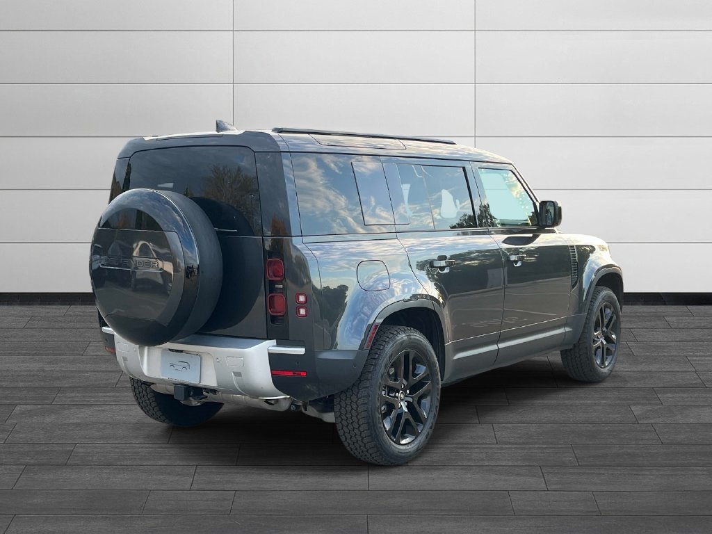 Used 2025 Land Rover Defender 110 S AWD/4WD image 5