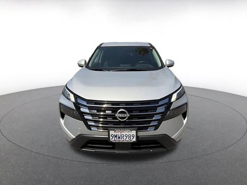Used 2025 Nissan Rogue SV FWD image 3