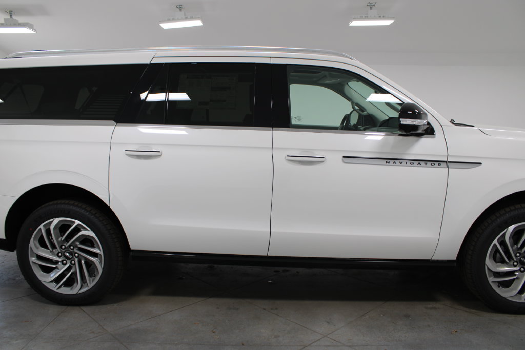 New 2026 Lincoln Navigator L Reserve AWD/4WD image 10