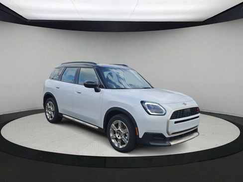 Used 2023 Ford Explorer XLT w/ Equipment Group 202A image 2