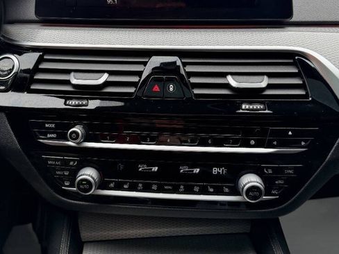 Used 2018 BMW M550i xDrive w/ Driving Assistance Package image 17