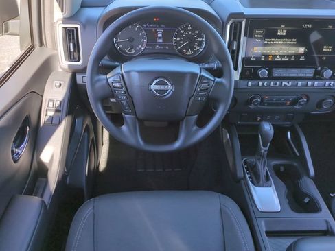 Used 2025 Nissan Frontier SV image 16