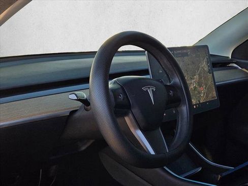 Used 2021 Tesla Model Y Long Range image 10