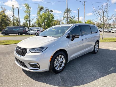 New 2026 Chrysler Pacifica Limited w/ Trailer Tow Group image 7