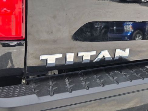 Used 2021 Nissan Titan SV w/ SV Convenience Package image 12