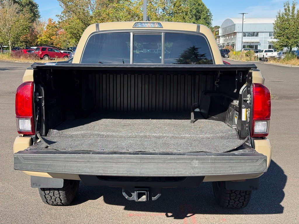 Used 2016 Toyota Tacoma TRD Sport w/ Towing Package RWD image 11