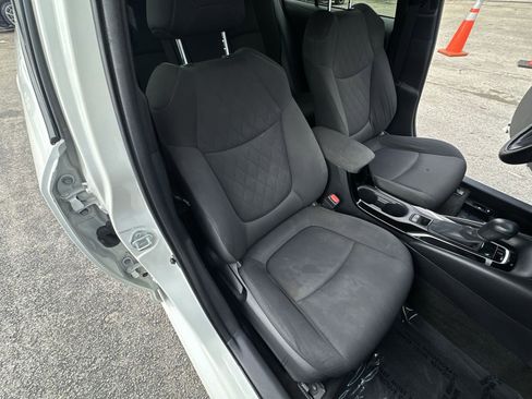 Used 2020 Toyota Corolla LE image 28